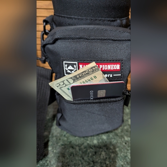 32 oz Insulated, Double Wall, Leak Proof Water Bottle With Holder Strap Bag. - Picture 3 of 6